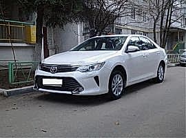 Прокат Тойота Камри рестайлинг с водителем в Алматы