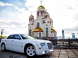 Аренда Крайслер 300С в Алматы, цвет белый