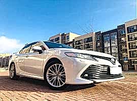 Аренда авто бизнес класса Тойота Камри xv70 Алматы